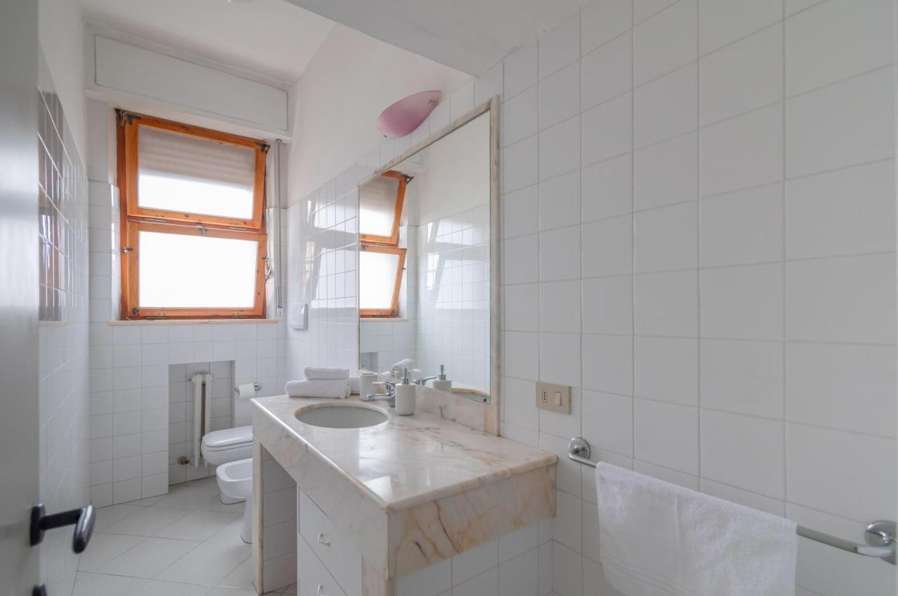Comfy Flat Steps Away From Siena Station! Apartment Exterior foto