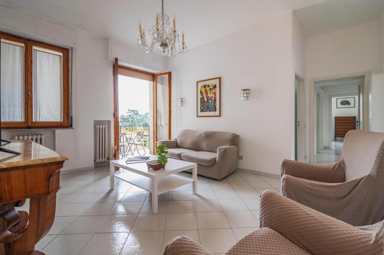Comfy Flat Steps Away From Siena Station! Apartment Exterior foto