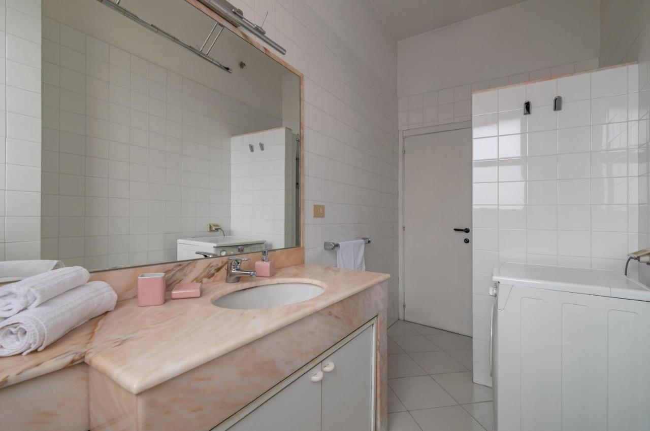 Comfy Flat Steps Away From Siena Station! Apartment Exterior foto
