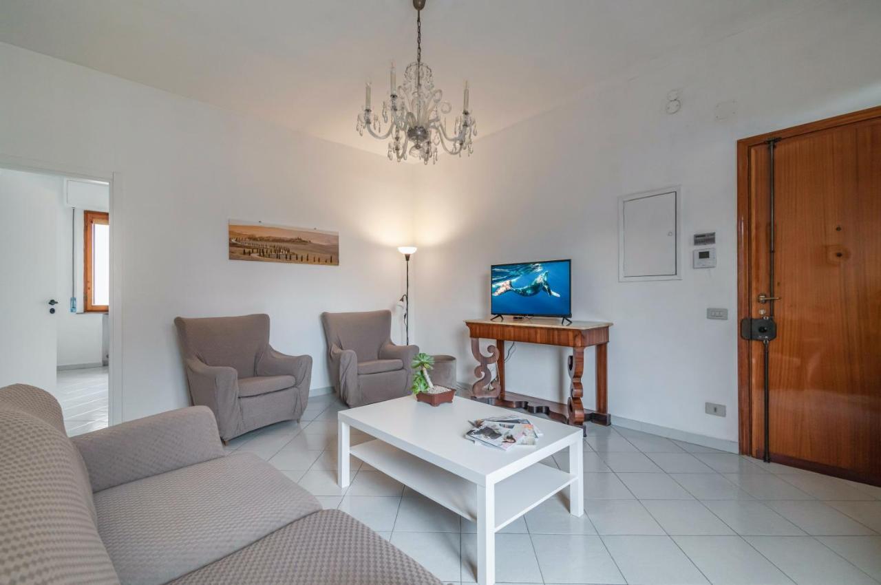 Comfy Flat Steps Away From Siena Station! Apartment Exterior foto