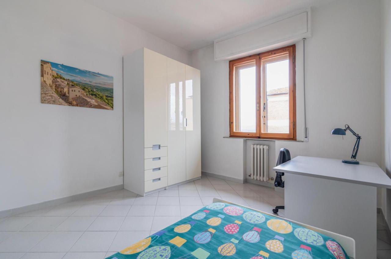 Comfy Flat Steps Away From Siena Station! Apartment Exterior foto