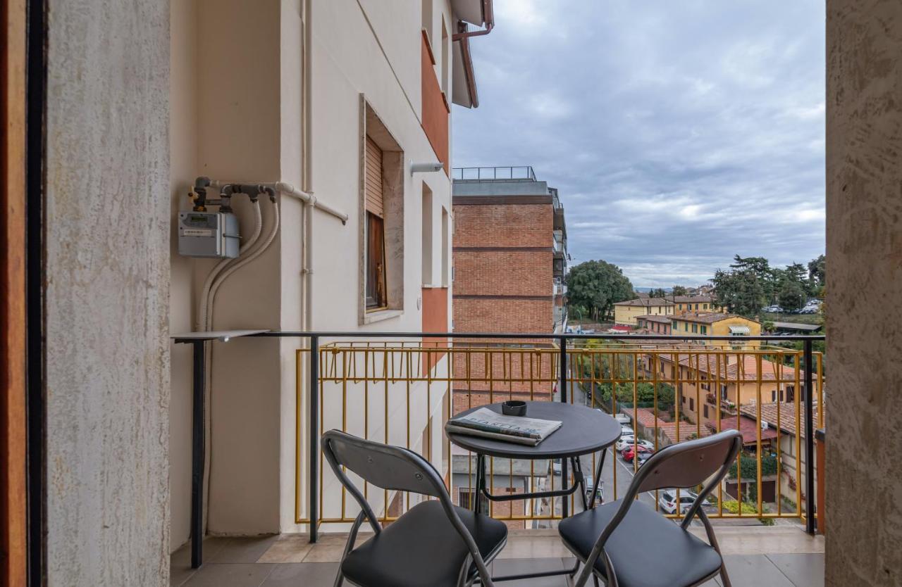 Comfy Flat Steps Away From Siena Station! Apartment Exterior foto