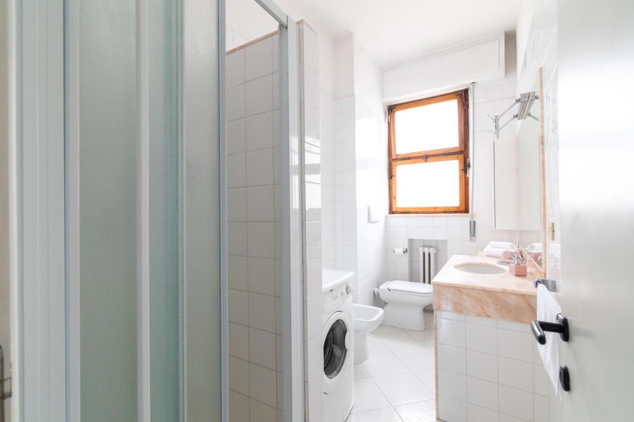 Comfy Flat Steps Away From Siena Station! Apartment Exterior foto